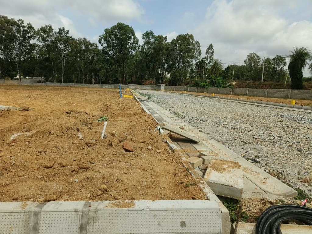 50 Ft & 30 Ft Tar Roads at Suma Residency